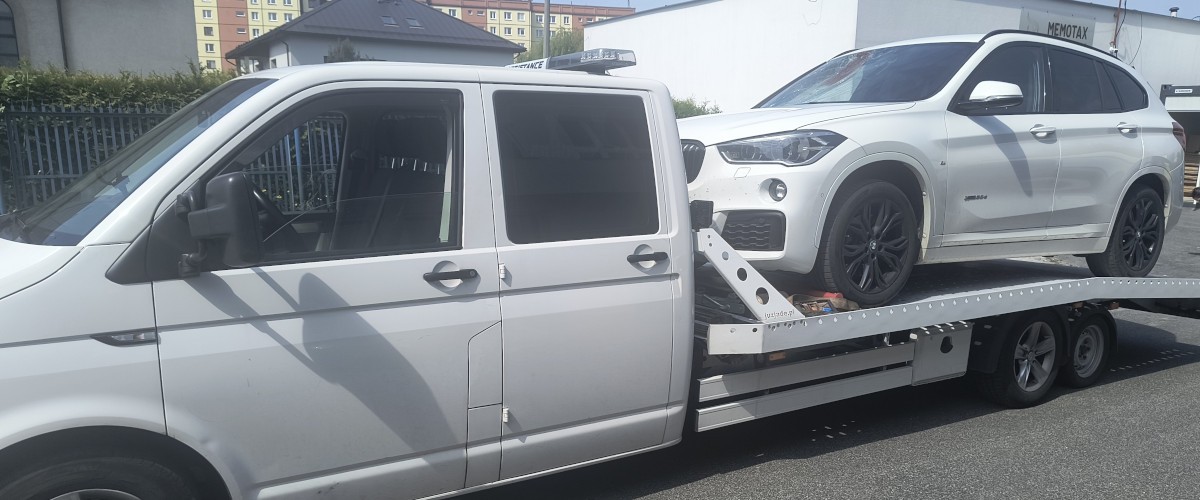 Laweta w Jaworznie – jak wygląda proces załadunku i transportu auta